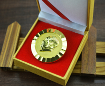 Chairman Mao Portrait Mao Zedong badge Badge Diameter 4 cm Commemorative medal Gilded portrait