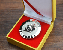 Chairman Mao portrait Mao Zedong badge Badge Diameter 4 cm Commemorative medal Silver-plated portrait