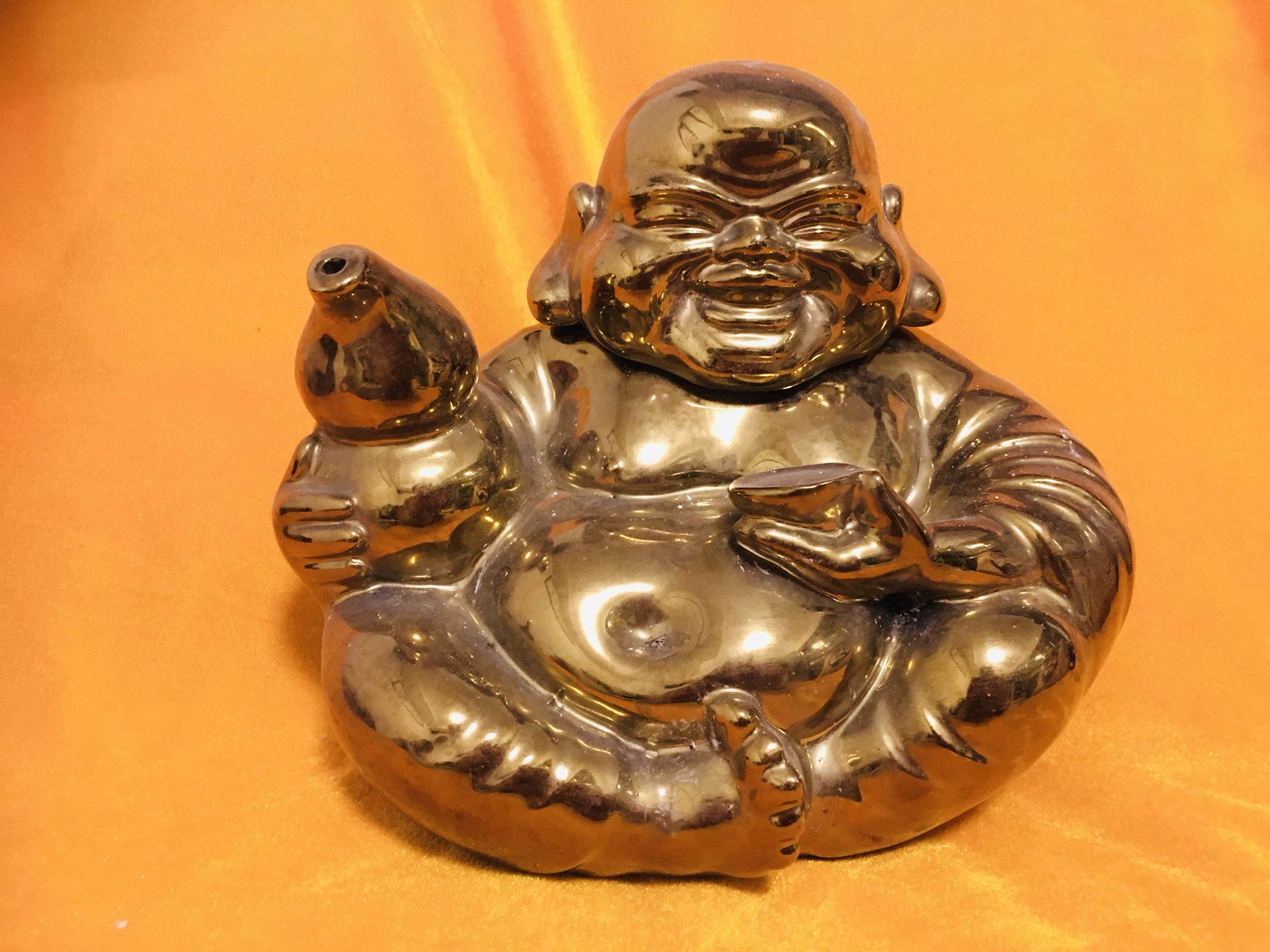 The ceramic bottle collection 6686 wine cabinet shows Sichuan Zigong Copper Plated Buddha four kilograms of perfect early intact bottles