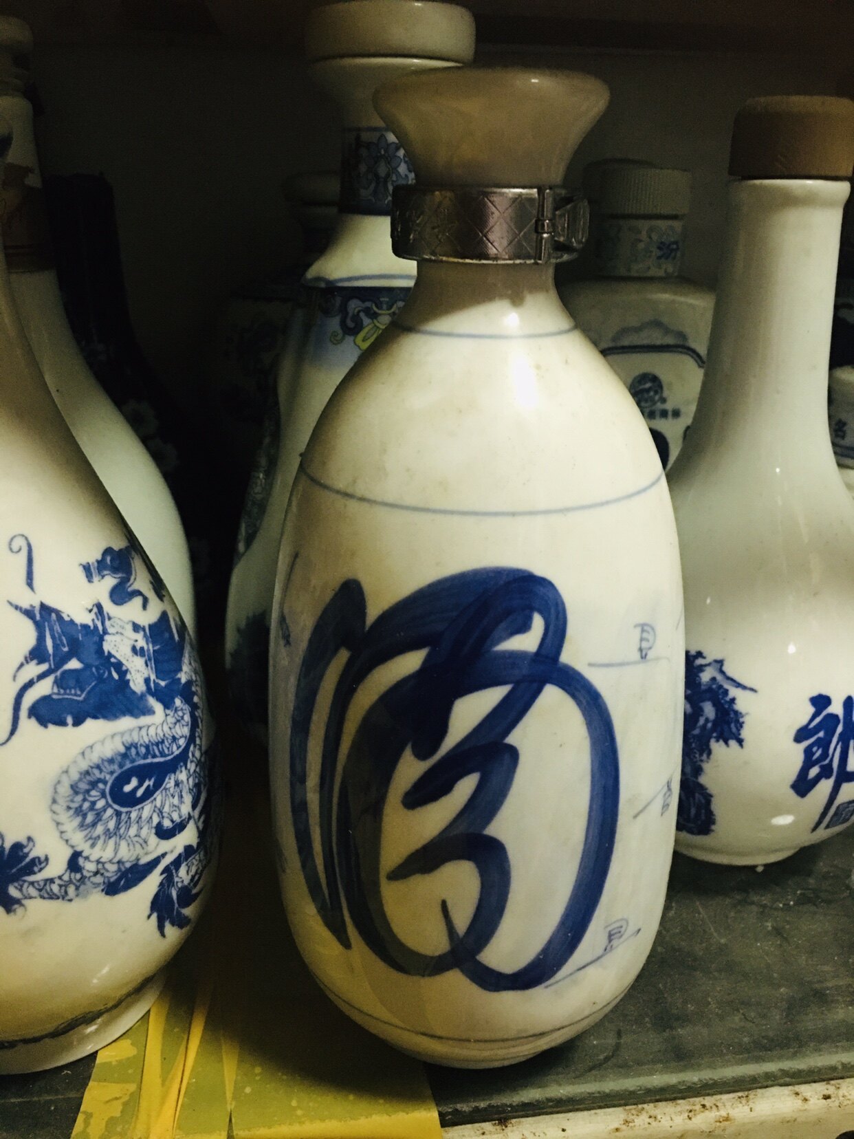 Ceramic bottles collect 9464 alcohol 750 ml early intact without damage to old bottles