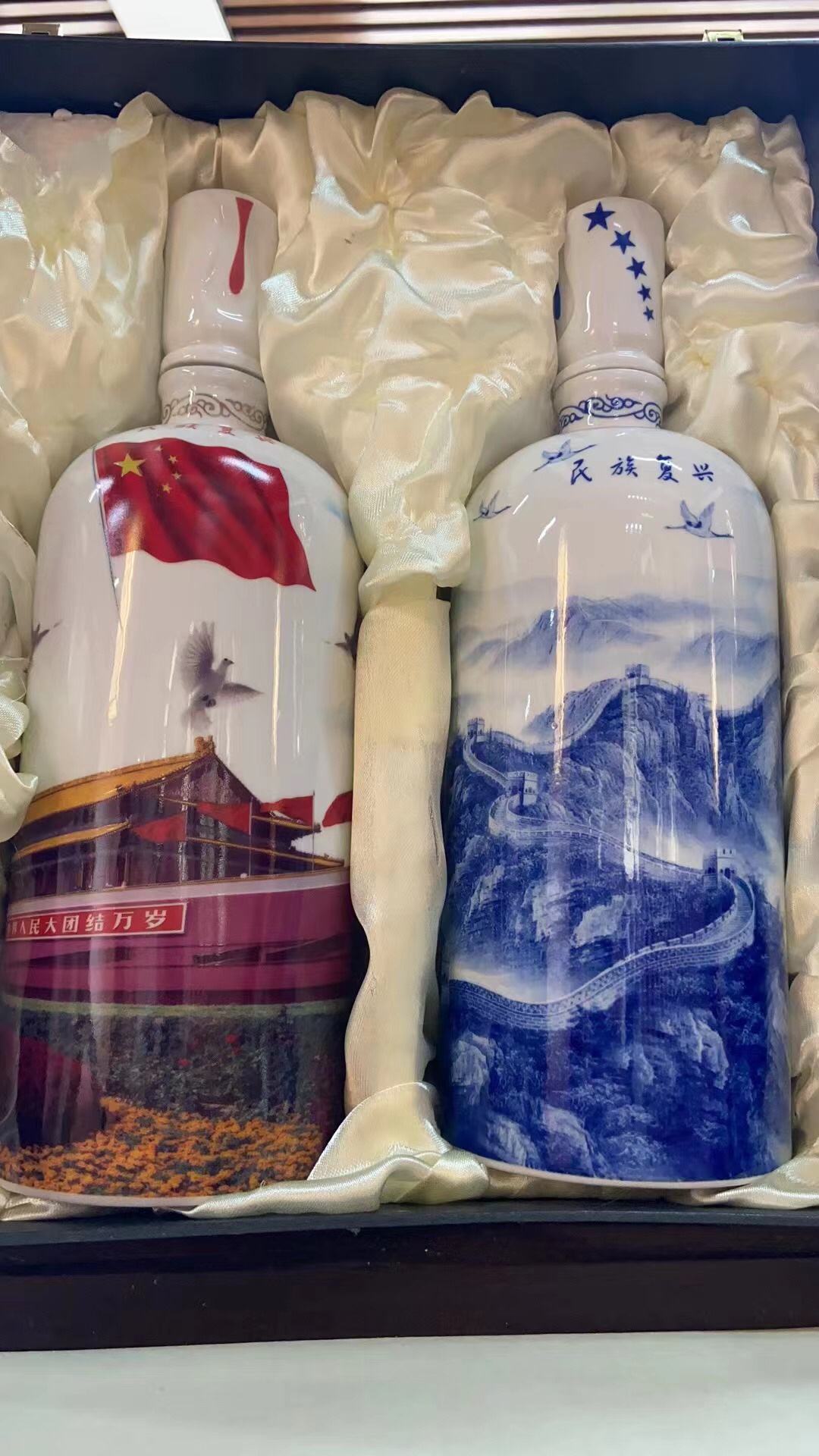 The 8899 wine cabinet shows two pounds of fine and intact wine bottle box