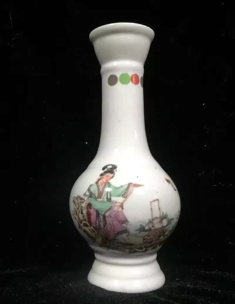 Ceramic bottles collection of 4205 and half pounds of the female intact old wine bottle