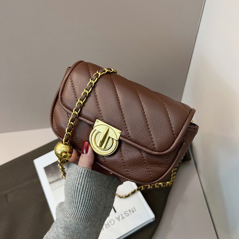 Korean generation high-end bag women's 2021 new unique design exquisite chain mobile phone bag soft leather rhombus Messenger bag