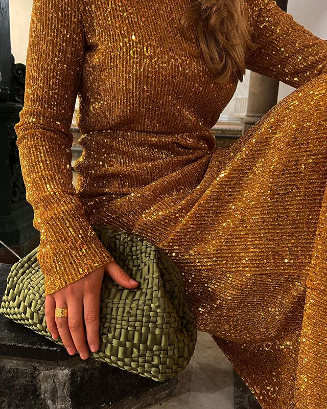 Coral Yellow Series Sequin Pleated Autumn and Winter New Long-Sleeve Dress with Subtle Shimmer, a Highlight for Annual Meetings, Banquets, and Parties