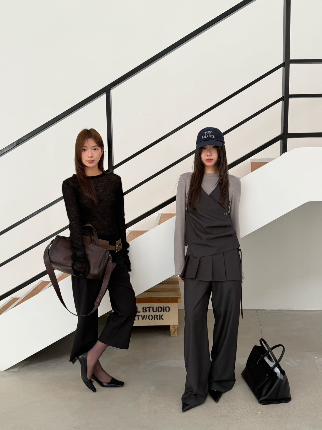 waitmore женские брюки офисные приталенные стройнящие слегка расклешенные укороченные повседневные