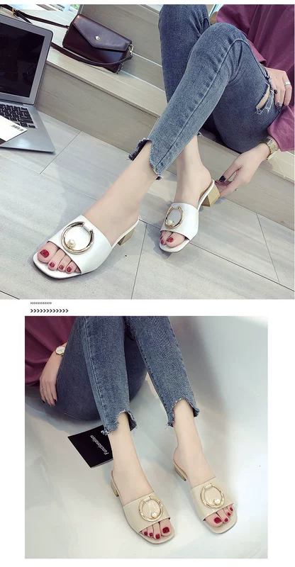 2018 mùa xuân và mùa hè mới của phụ nữ Hàn Quốc giày vành đai thời trang khóa vuông với dép với một từ mặc dép hoang dã và dép đi trong nhà áo voan kiểu tuổi trung niên
