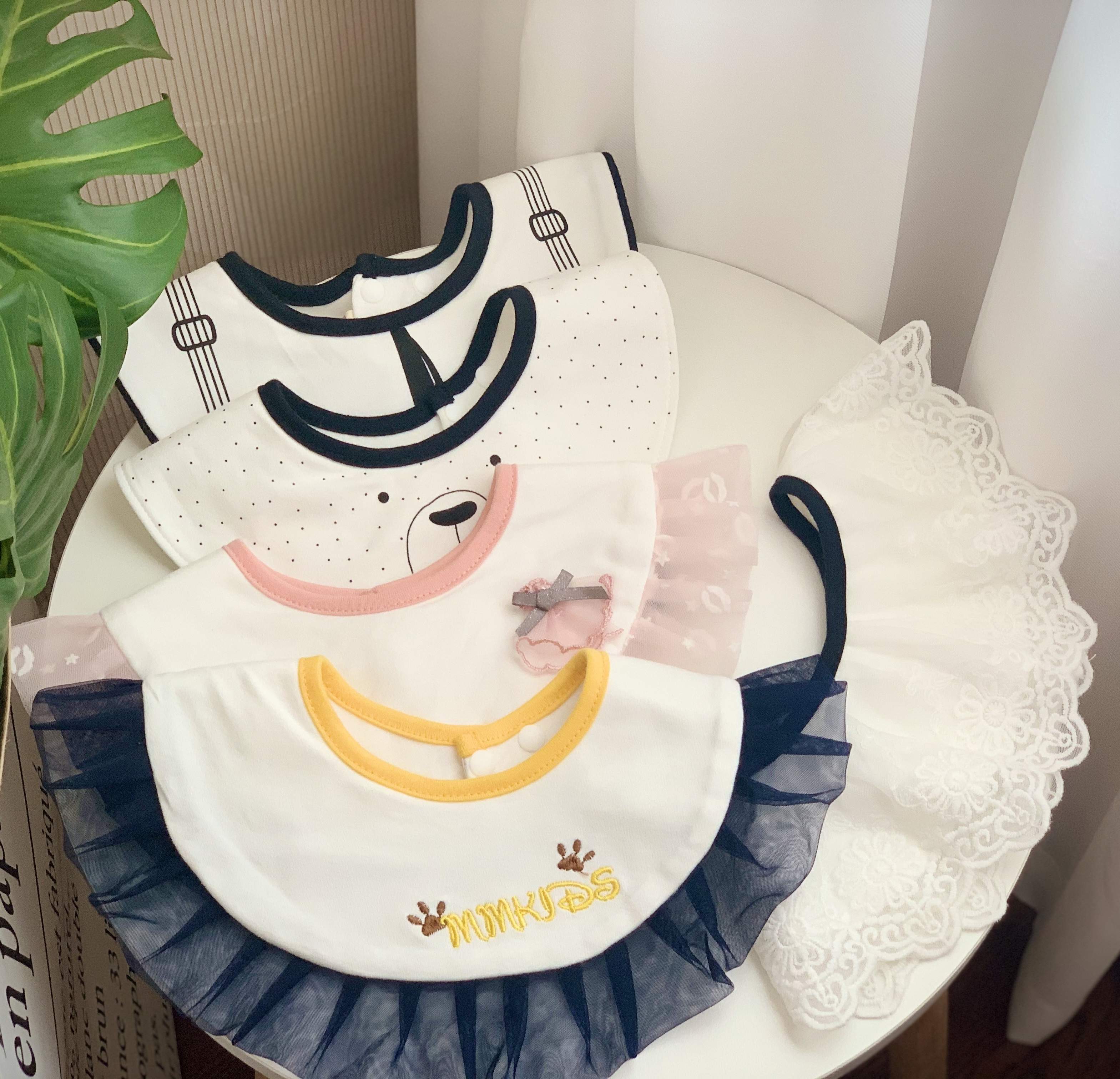 MMKIDS magic little meow newborn baby baby saliva towel waterproof round bib cute cartoon bib cotton