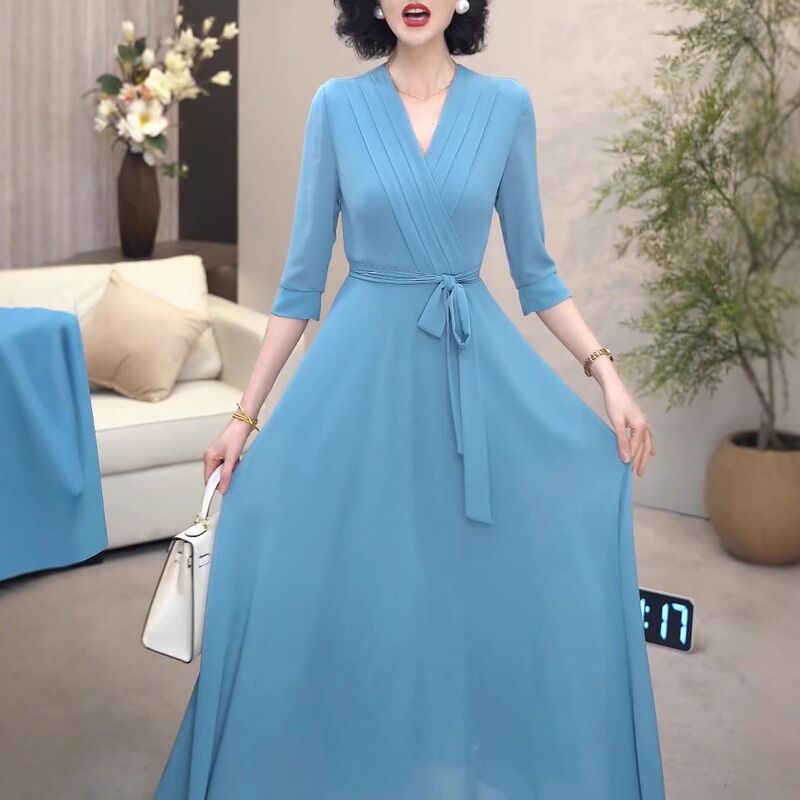 Summer High-End Fashion Resort-Style Elegant Dress for Women, V-Neck, Sophisticated, Waist-Cinching, Slimming, Flared, Knee-Length Dress