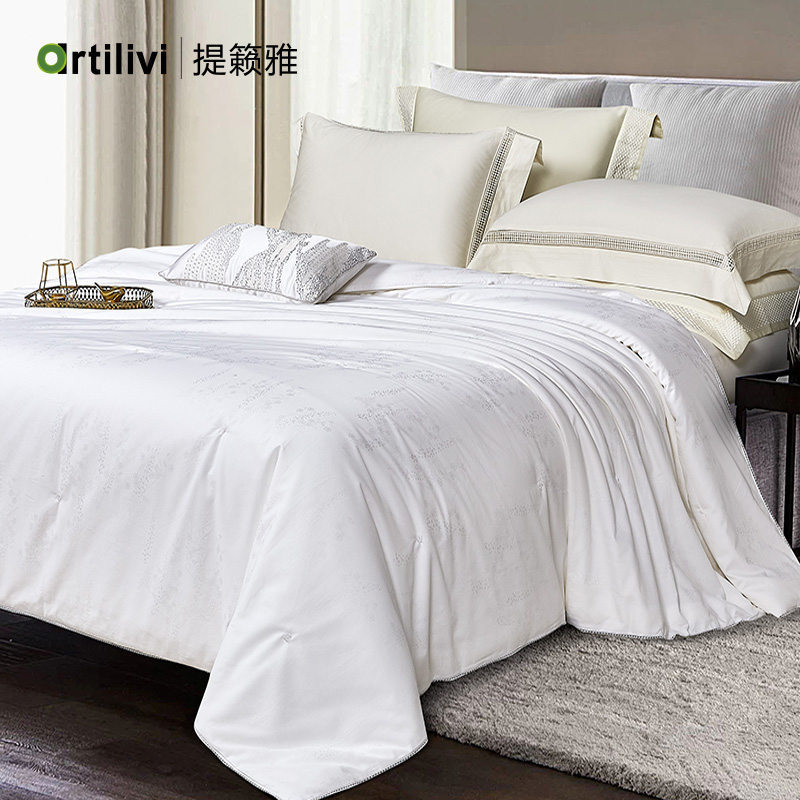 Artilivi Tiara the Elegant Mulberry silk t quilt core warm and comfortable and breathable without pressing the silent mountain forests