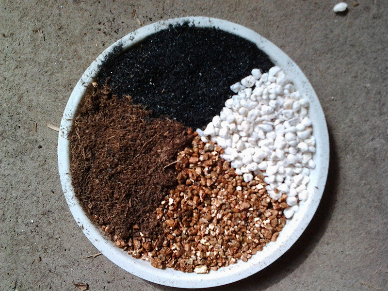 Imported Peat Perlite Vermiculite Vermiculite Rice Bran Ash Controlled Release Fertilizer Configuration Sowing Cuttage Earth Multimeat Cultivation 3 Liters
