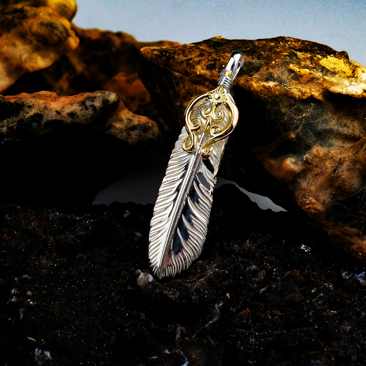 Official agent of Japan ARIZONA FREEDOM handmade silver NO 13 gold ring knot uterus grass feather pendant