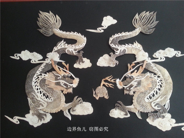 Hezhe fish skin painting handicrafts: double dragon play beads (flat paste painting)