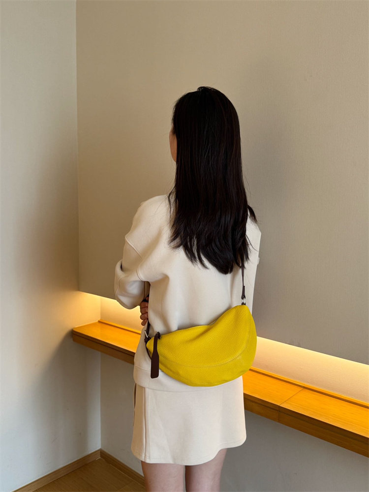 Designer Women's Soft Leather Dumpling Crossbody Bag Versatile_voghion.com