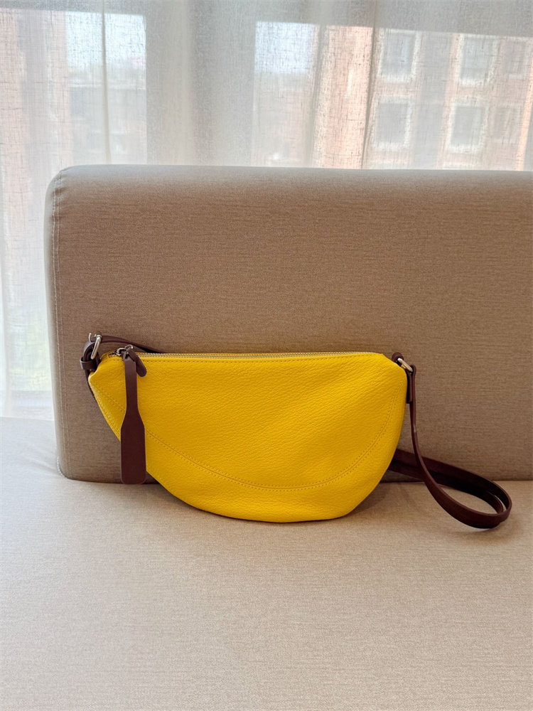 Designer Women's Soft Leather Dumpling Crossbody Bag Versatile_voghion.com