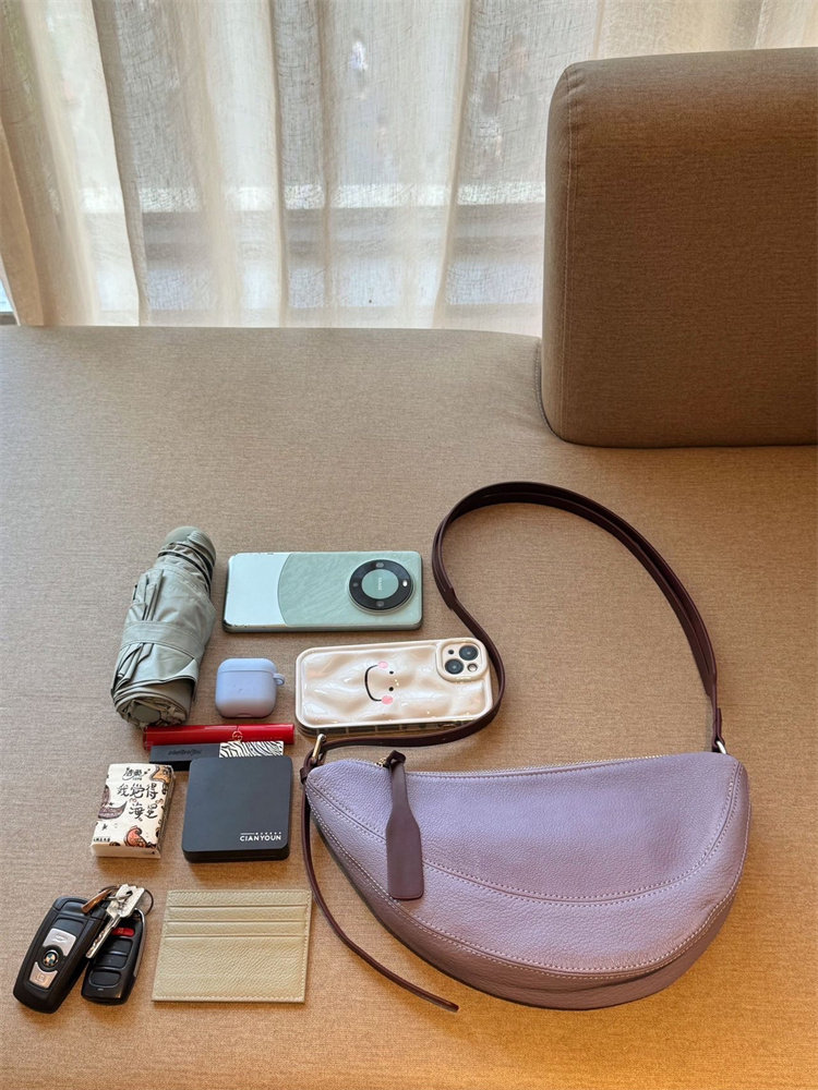 Designer Women's Soft Leather Dumpling Crossbody Bag Versatile_voghion.com