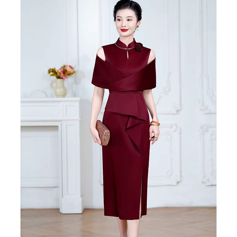High-End Formal Dress Cheongsam for Young Mothers and Mother-In-Law, Suitable for Wedding Banquets, Off-Shoulder Dress, Stylish, Spring/Summer 2026 Collection