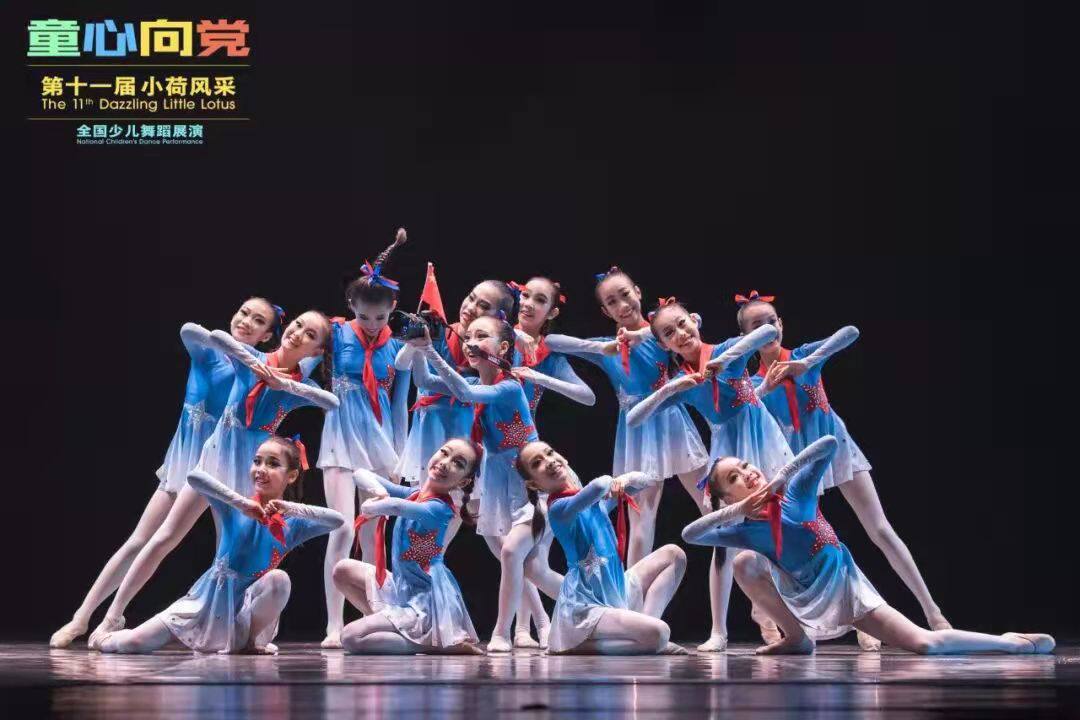 Children's Dance Xiaohe Style Time Chasing Dreams Children's Anti-epidemic Little Hero Performance Costumes Children's Red Scarf Performance Costumes