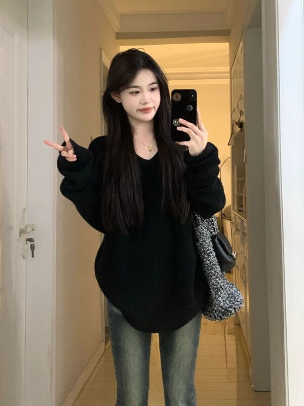 2025 Autumn/Winter New Black V-Neck Sweater for Women, Spring and Autumn Lazy Style, Chic and Unique Niche Knitted Top