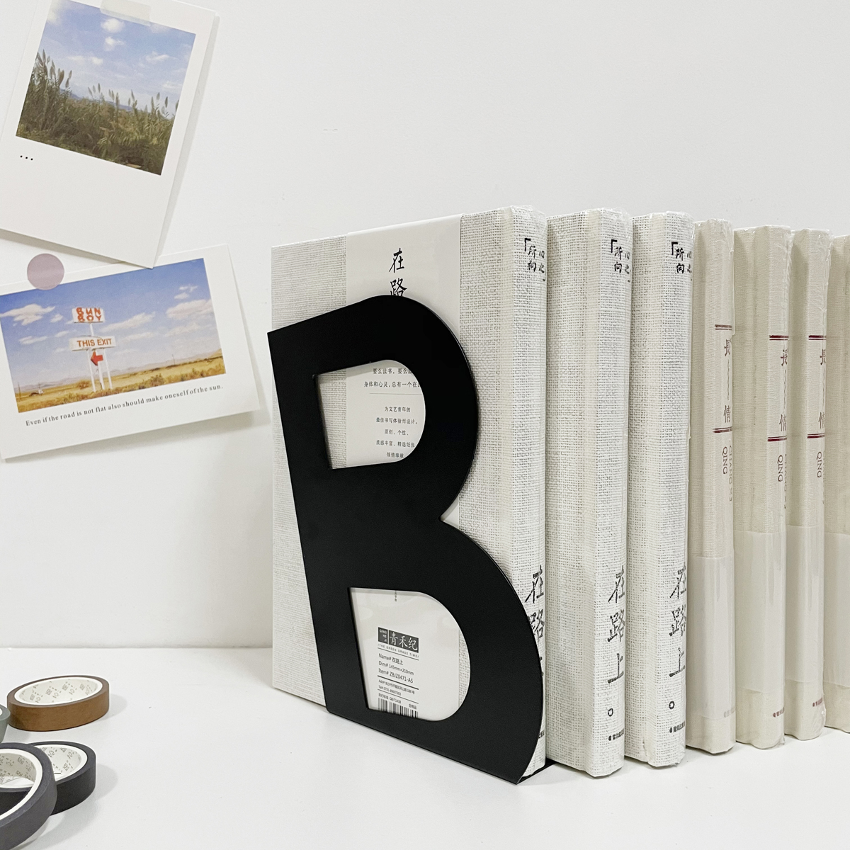 2 Fashion Books Stand Book Blocking Iron Clips Bookware Bezel Rack Black Letter Minimalist Student Books Rely on desktop to contain original literature