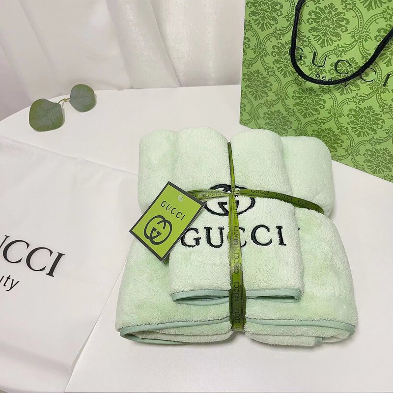 Direct Sale of D-Brand Luxury Bath Towels and Beach Towels, Couple Sets, Bath Towel and Towel Two-Piece Set, Home Use Embroidered Towels