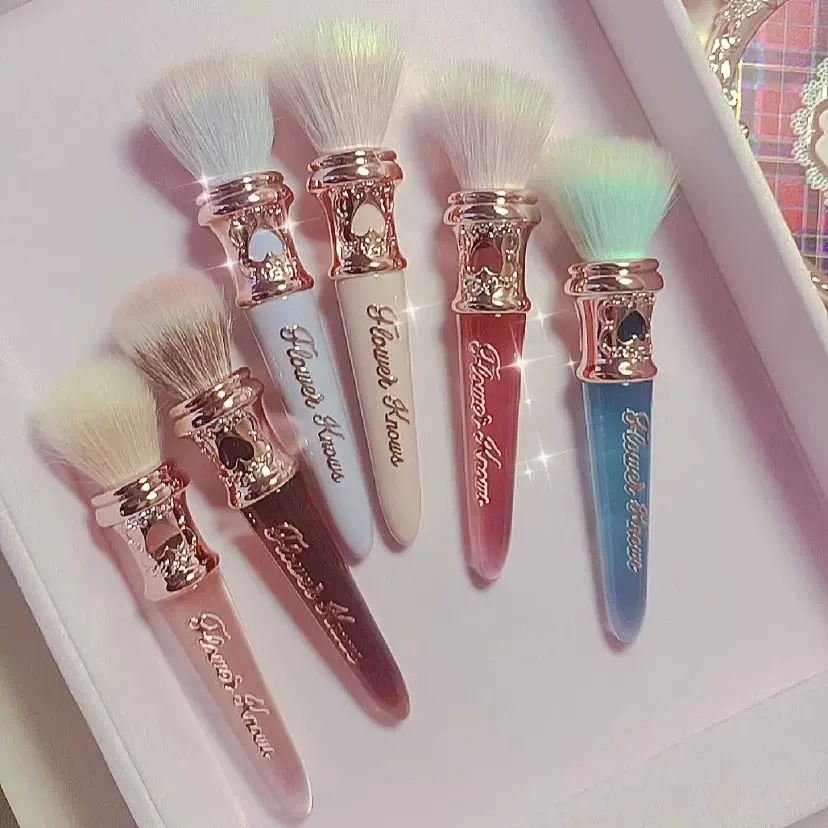Face blush, acrylic soft brush, adds volume