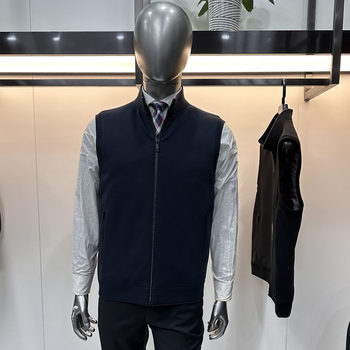 Down vest warm, comfortable, fashionable and casual