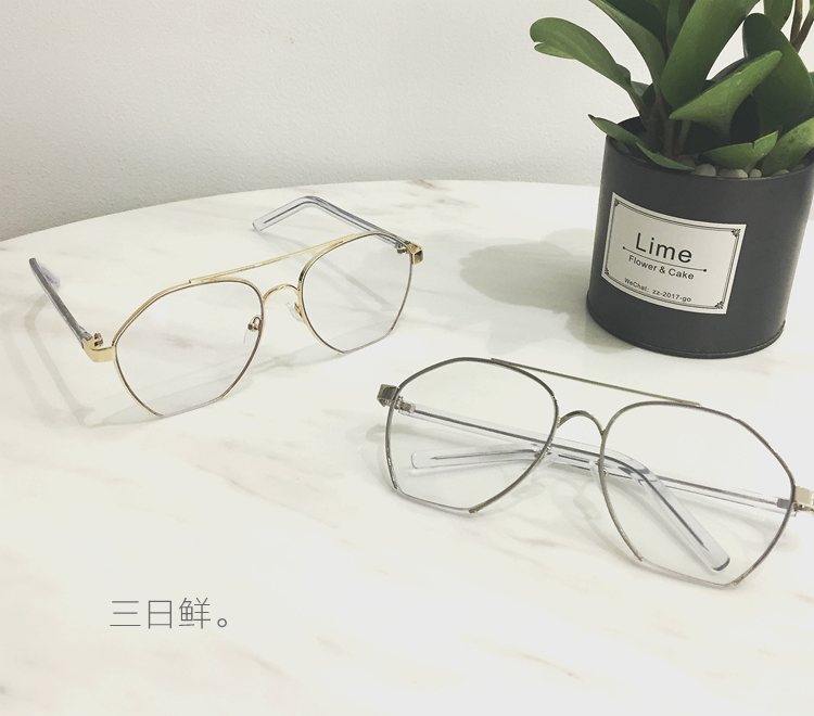 Ngôi sao hoa hồng Huang Ziying với cùng một chiếc gương phẳng nửa khung nữ 蛤蟆 kính gọng kính nam lớn trong suốt kính mắt điện biên phủ