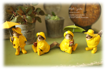Garden courtyard zakka animal decoration cute wind cartoon resin ornaments wear yellow raincoat umbrella birds