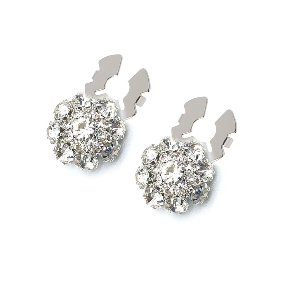 Internet celebrity’s shiny diamond cufflinks can be worn without punching