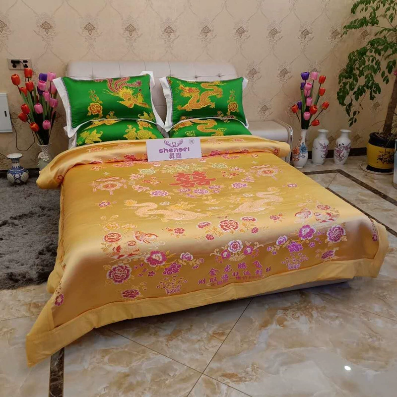 Hàng Châu lụa satin chăn bông thổ cẩm chăn bông mềm mại satin đám cưới chăn màu đỏ và trắng chăn - Quilt Covers 	bộ chăn phao ga gối