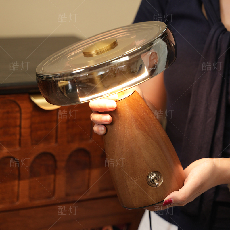 Medieval Style Solid Wood Light Luxury High-End Table Lamp French Retro Bedroom Bedside Lamp Living Room Study Decorative Atmosphere Lamp Medieval Style Solid Wood Light Luxury High-End Table Lamp French Retro Bedroom Bedside Lamp Living Room Study Decorative Atmosphere Lamp