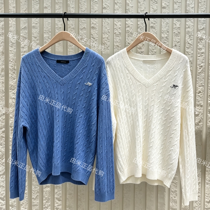 Authentic 2026 Autumn New Product College Style Embroidered Retro Three-Dimensional Twisted Rope V-Neck Loose Knit Sweater Mbf3Swt054