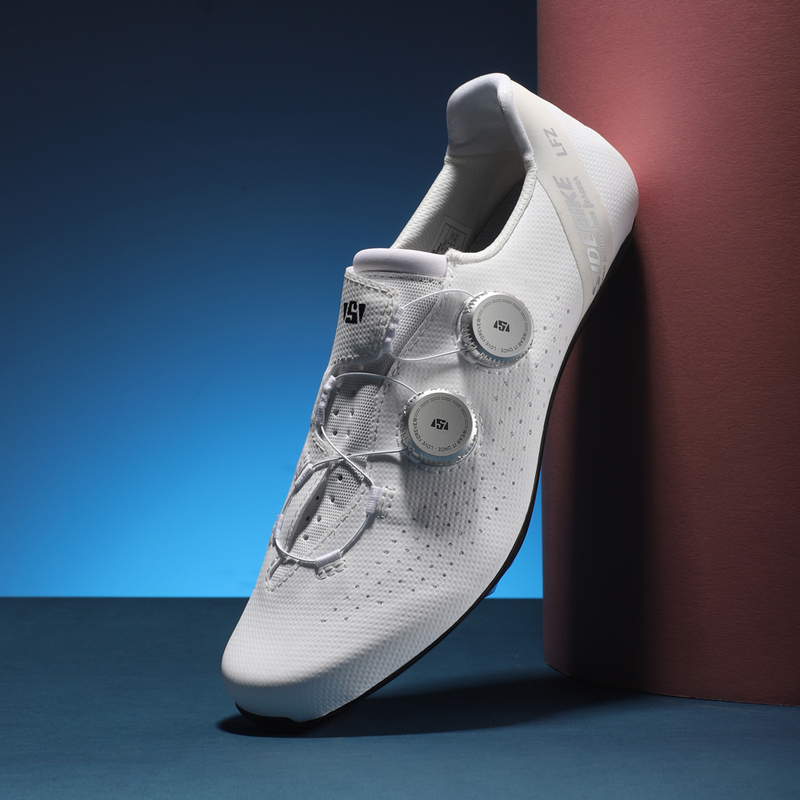 New Model Track Rider 028 Ultra-Light Carbon Fiber Road Bike Lock Shoes with Titanium Alloy Base for Road Cycling, Suitable for Both Men and Women