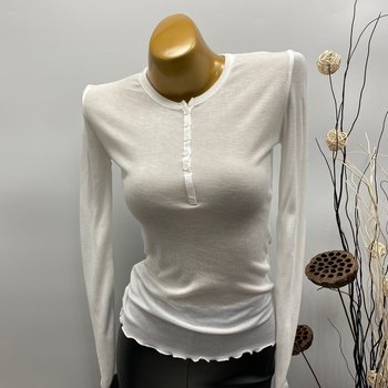 Korean women's clothing is hot-selling on instagram and attracts attention with five-star micro-revealing