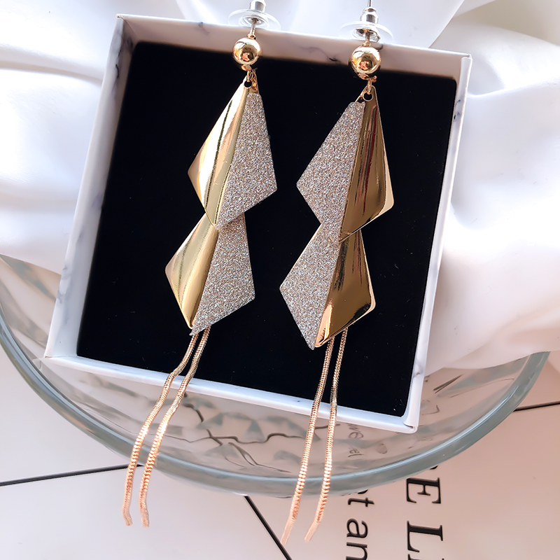Moving earrings Long face thin earrings Sequin earrings 2023 new trendy personality Versatile atmospheric earrings