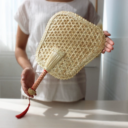 Mai Stround Fan Old -Модный Big PU Fan Group Fan Fan Grass Mosquito Репеллентный комар