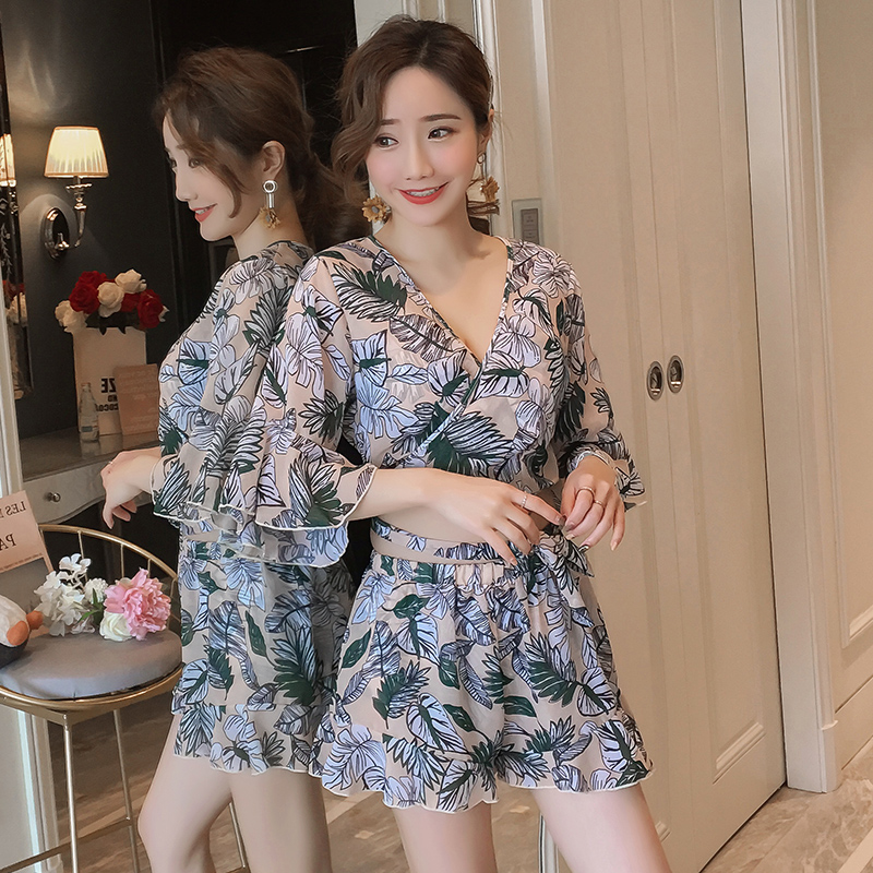 Swimsuit covered with thin split three or four pieces of Korean sexy shirt small chest gathered conservative swimsuit bubble hot spring