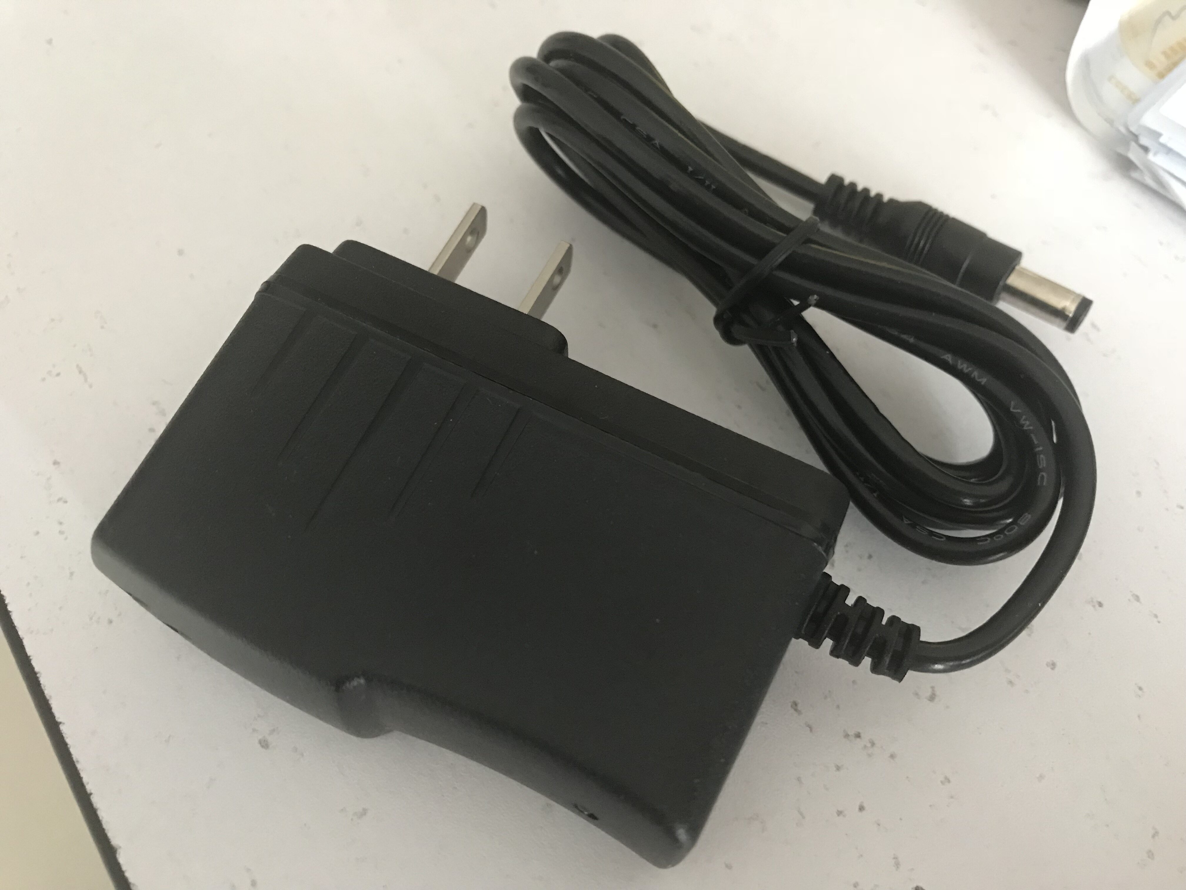 A new water control power adapter 12V1A charger foot security transformer