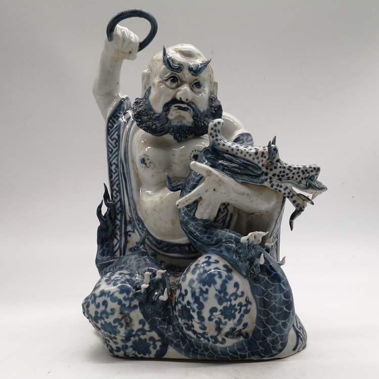 Special price of the Republic of China Fujian Guild Hall blue and white sculpture porcelain Bogu shelf entrance ornament eighteen arhats descending dragon arhat