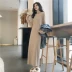 Váy nữ mùa thu mới phiên bản Hàn Quốc của chic lỏng dài đến đầu gối hoang dã sau khi chia cổ cao tay áo dài chạm đáy váy váy maxi trắng Váy dài