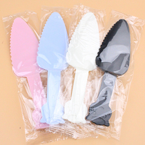 New Products Disposable Birthday Cake Cutting Knife Shepherds CUTLERY TRIANGLE KNIFE HOLDER KNIFE COLOR INDEPENDENT BULK