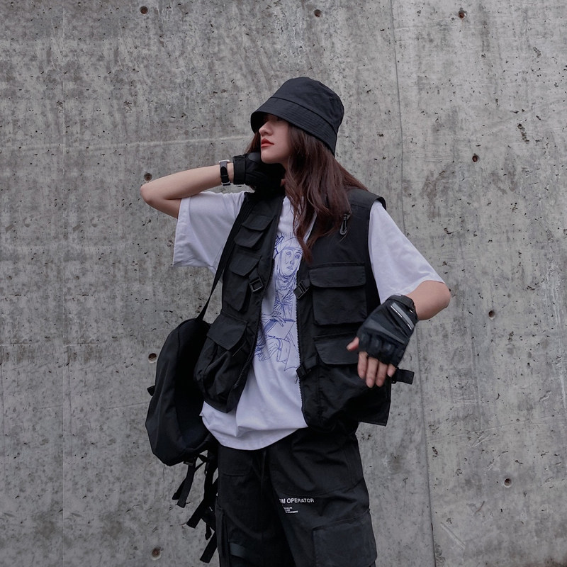 Black Universe Industrial Horse in Japanese multi - pocket vest network red machine can be overlaid through sleeveless country tide of horse vest female summer