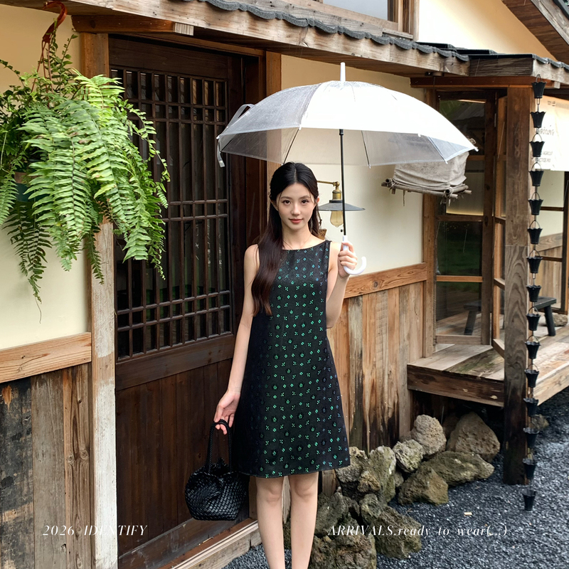 Identify Niche Luxury Four-Leaf Clover Gold Silk Sleeveless Dress with an Elegant and High-End Feel Identify Niche Luxury Four-Leaf Clover Gold Silk Sleeveless Dress with an Elegant and High-End Feel
