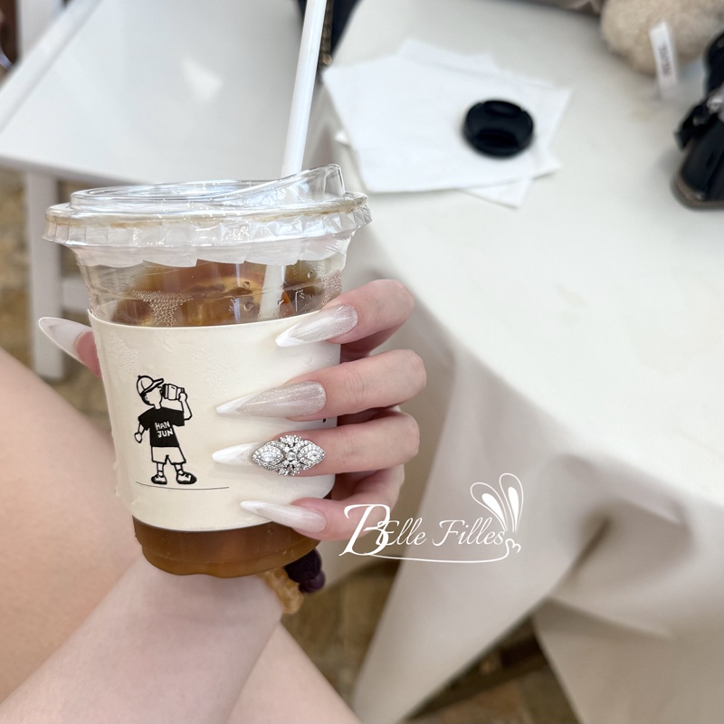 Belle Filles Gentle Temperament, High-End Feel, White-Enhancing Cat-Eye French-Style Rhinestones, Sparkling Handmade Wearable Nails