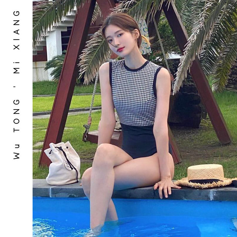 South Korea's new one-piece swimsuit woman covered with slim collection of back and back beach seaside spa swimsuit thousands of birds