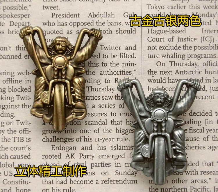 Khale Badge Locomotive Old Lord Car Ancient Bronze Ancient Silver Two Color Metal Memorial Badge