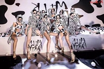 Nightfield Bar ds lead dance gogo clothing Violence Big cows Three sets of suit female song dj plays out