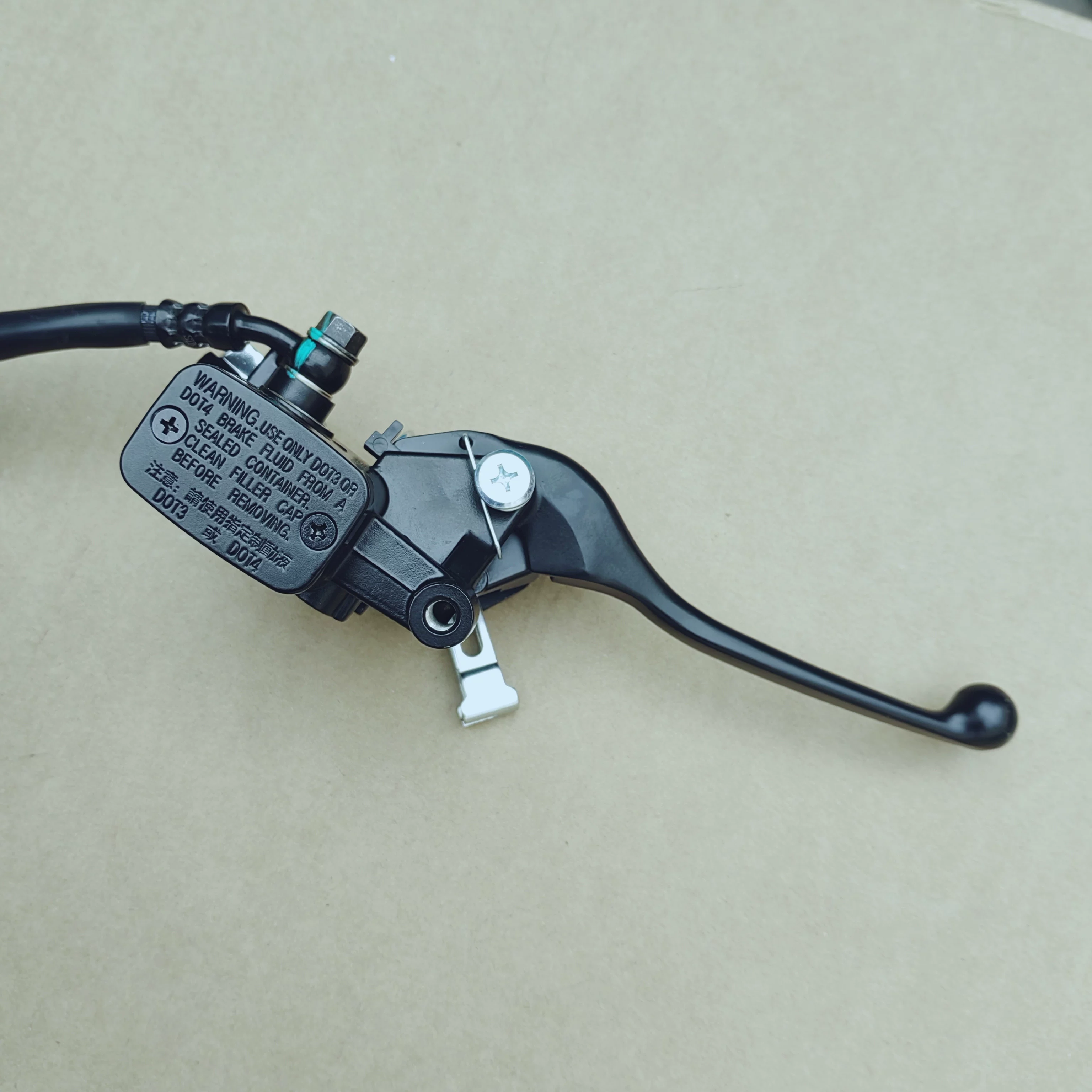 Подходит к новым континентам Honda SDH125T-/31/36/37EX Flying Dream DIO Crack NX передний тормоз верхний насос насоса вниз
