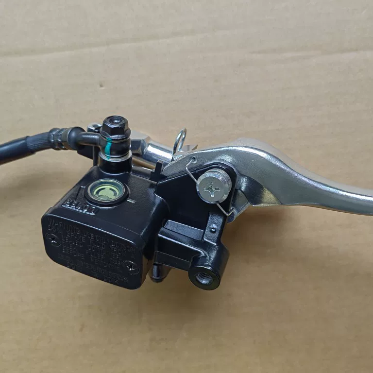 Подходит к новым континентам Honda SDH125T-/31/36/37EX Flying Dream DIO Crack NX передний тормоз верхний насос насоса вниз