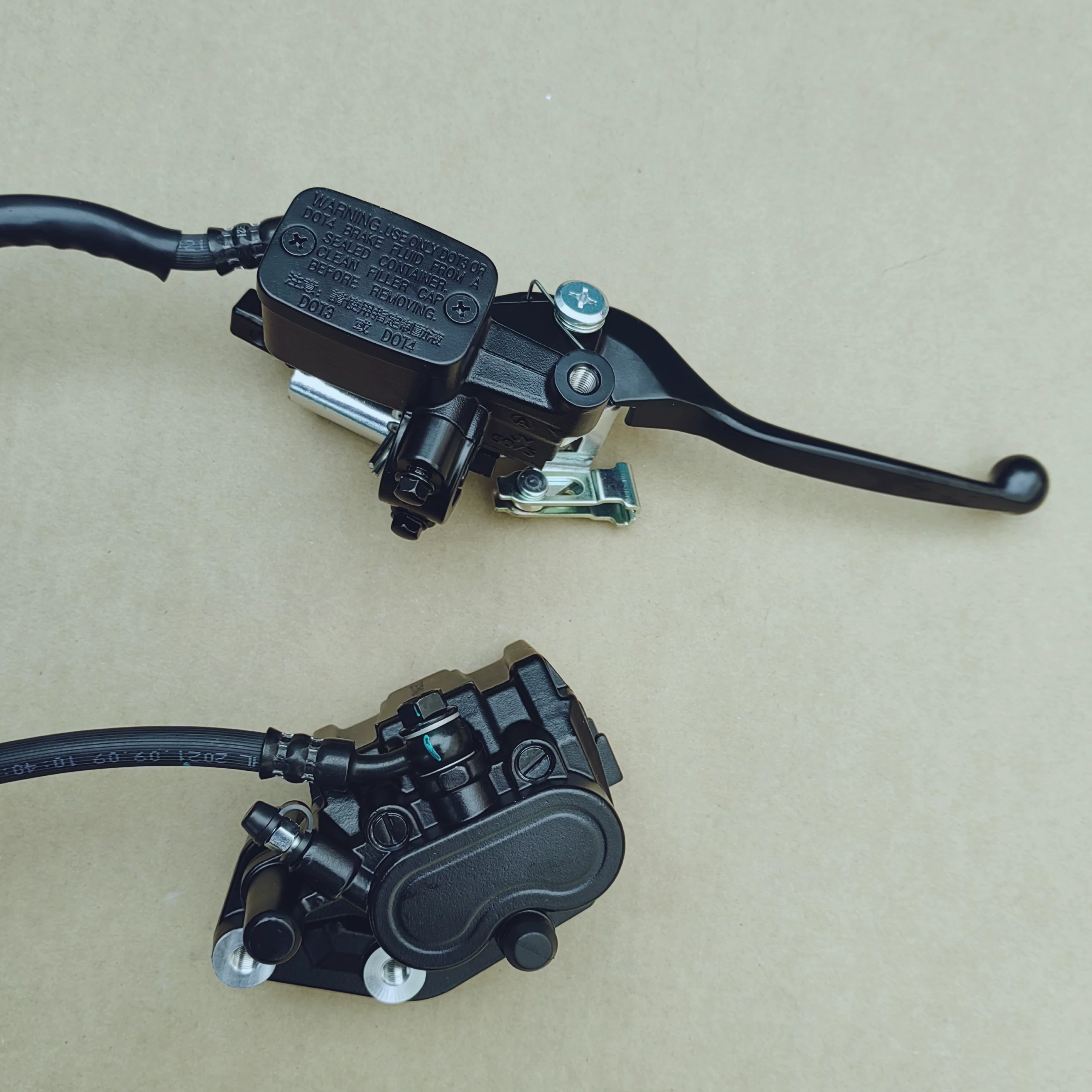 Подходит к новым континентам Honda SDH125T-/31/36/37EX Flying Dream DIO Crack NX передний тормоз верхний насос насоса вниз